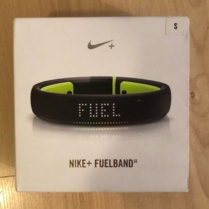Nike + Fuelband se size small brand new